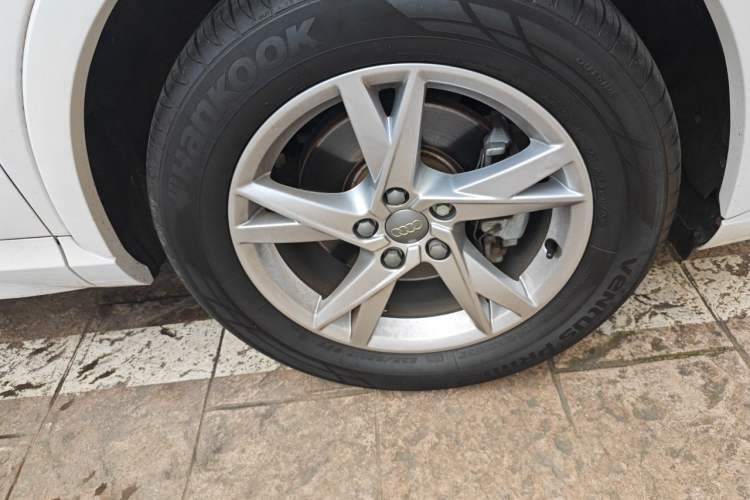 Used Audi Q3 2018 30th Anniversary Edition 30 TFSI Fashion Model Right Front Wheel Hub