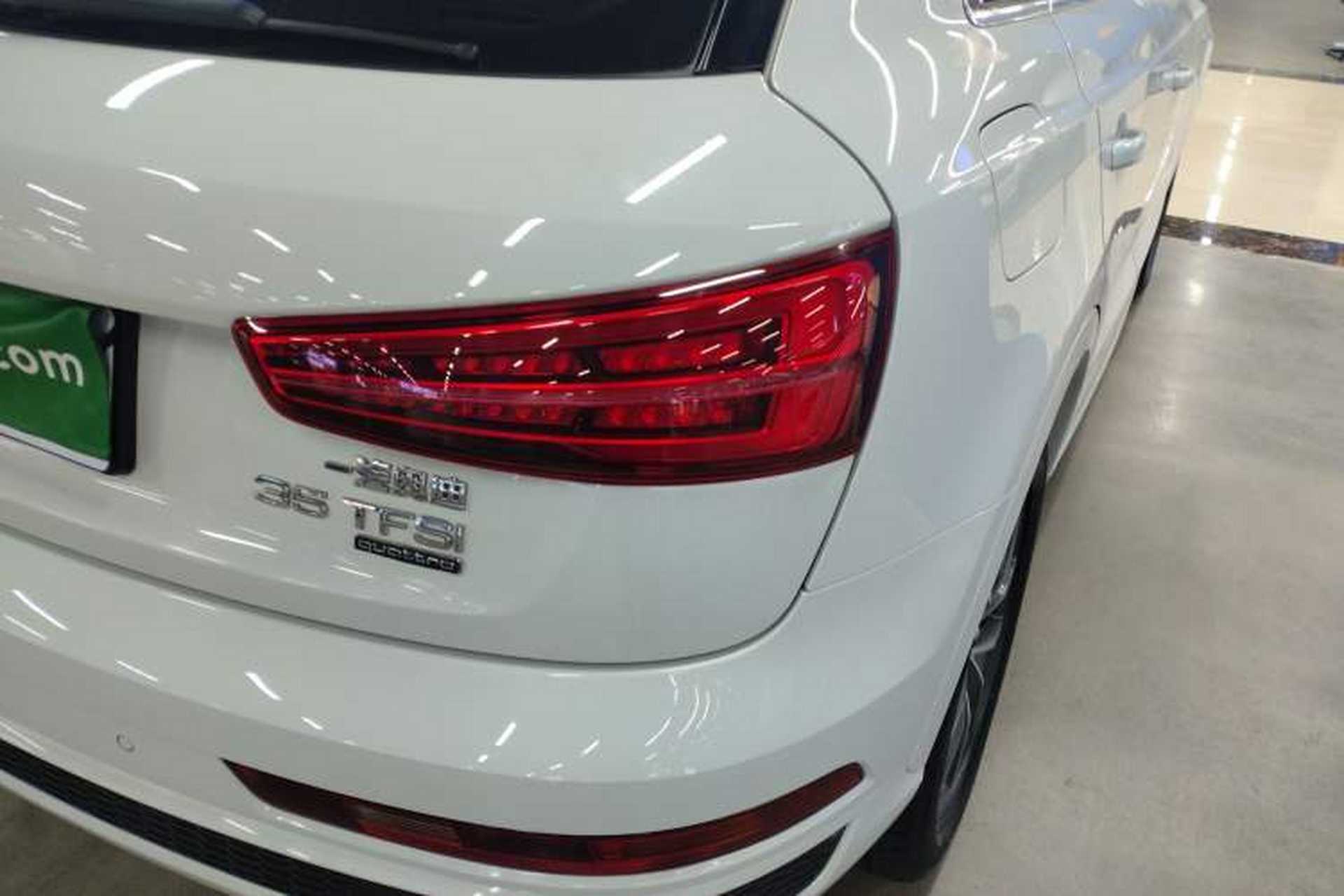 Used Audi Q3 2018 30th Anniversary Edition 35 TFSI quattro all-wheel-drive sport model Right Rear Taillight