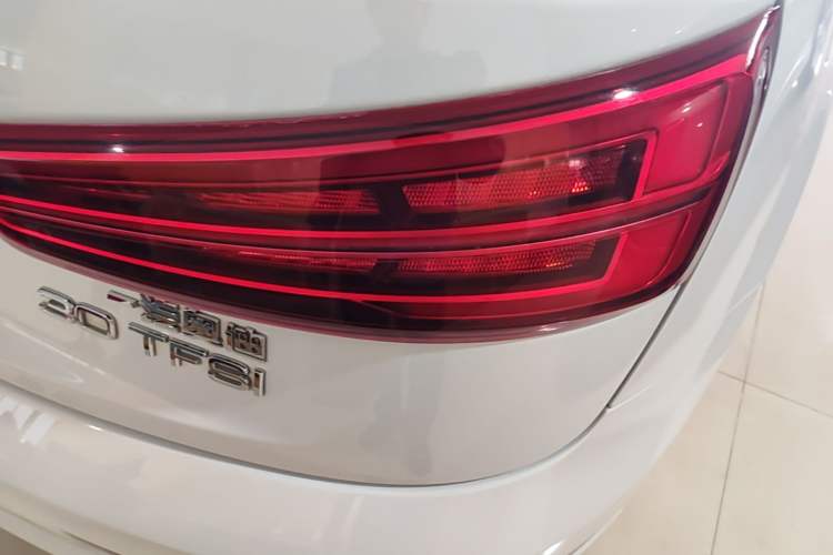 Used Audi Q3 2018 30th Anniversary Edition 30 TFSI Fashion Model Right Rear Taillight