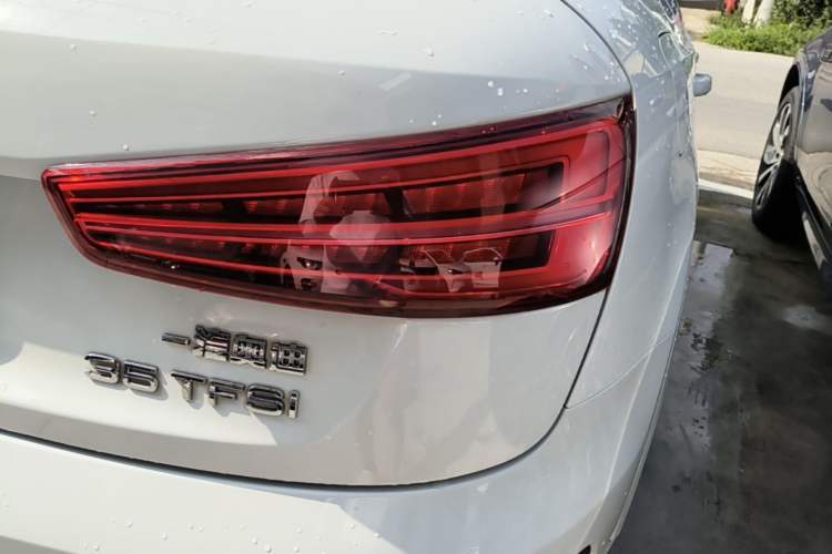 Used Audi Q3 2018 30th Anniversary Edition 35 TFSI Fashion Model Right Rear Taillight
