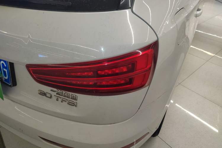Used Audi Q3 2018 30th Anniversary Edition 30 TFSI Fashion Model Right Rear Taillight