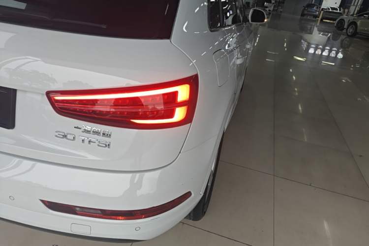 Used Audi Q3 2018 30th Anniversary Edition 30 TFSI Fashion Model Right Rear Taillight