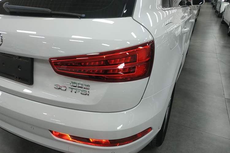 Used Audi Q3 2018 30th Anniversary Edition 30 TFSI Fashion Model Right Rear Taillight