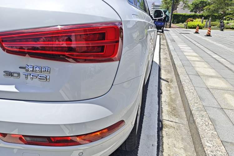 Used Audi Q3 2018 30th Anniversary Edition 30 TFSI Fashion Model Right Rear Taillight