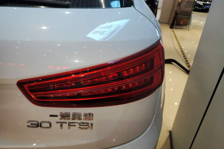 Used Audi Q3 2018 30th Anniversary Edition 30 TFSI Fashion Model Right Rear Taillight