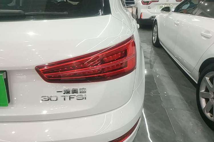 Used Audi Q3 2018 30th Anniversary Edition 30 TFSI Fashion Model Right Rear Taillight