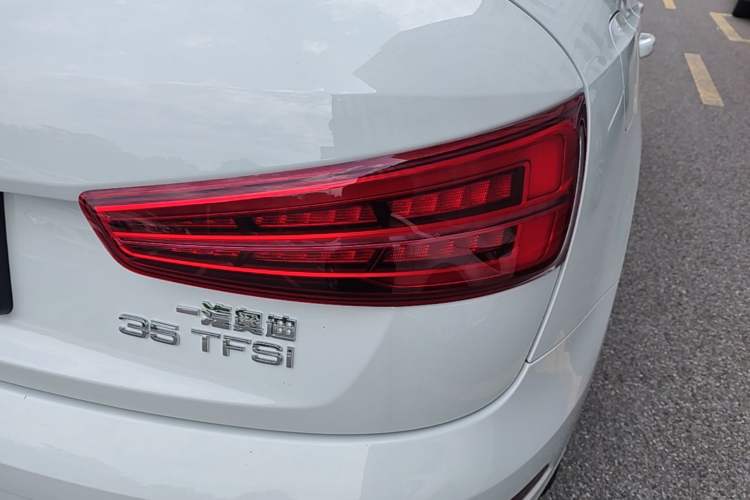 Used Audi Q3 2018 30th Anniversary Edition 35 TFSI Fashion Model Right Rear Taillight