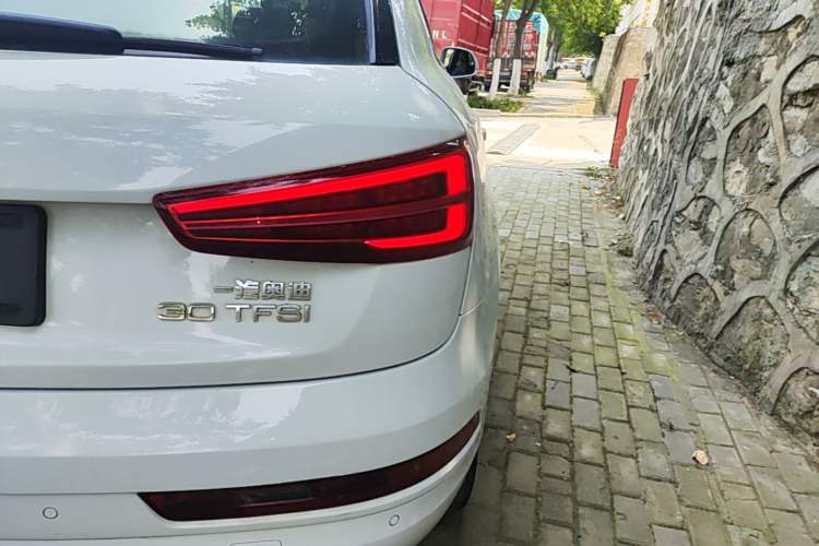 Used Audi Q3 2018 30th Anniversary Edition 30 TFSI Fashion Model Right Rear Taillight