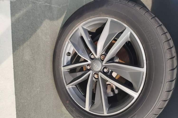 Used Audi Q3 2018 30th Anniversary Edition 35 TFSI Sport Model Right Rear Wheel Hub