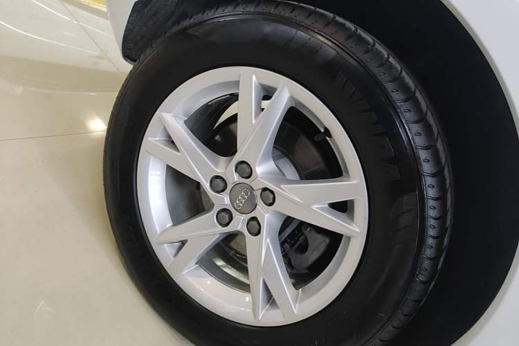 Used Audi Q3 2018 30th Anniversary Edition 30 TFSI Fashion Model Right Rear Wheel Hub