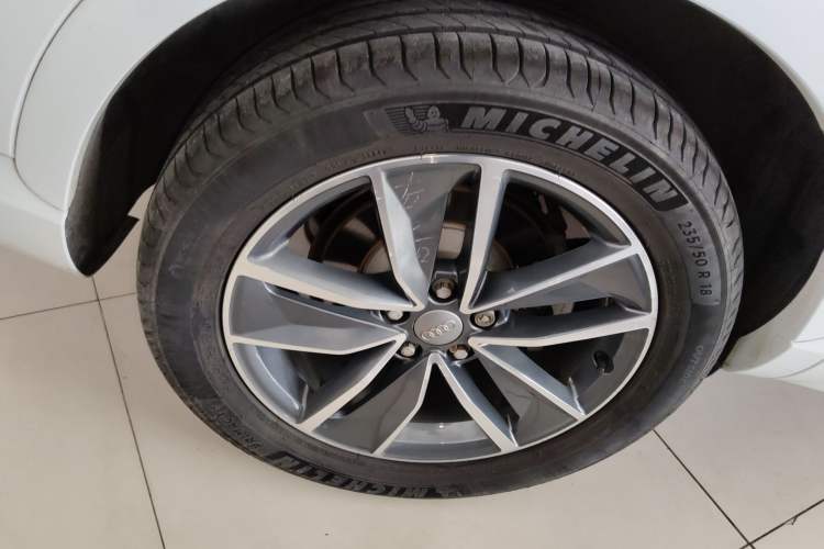 Used Audi Q3 2018 30th Anniversary Edition 35 TFSI Sport Model Right Rear Wheel Hub
