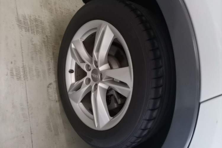Used Audi Q3 2018 30th Anniversary Edition 30 TFSI Fashion Model Right Rear Wheel Hub
