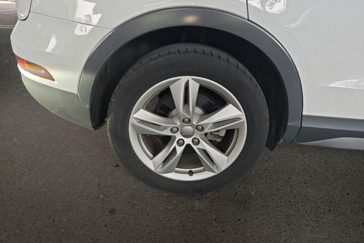 Used Audi Q3 2018 30th Anniversary Edition 30 TFSI Style Model Right Rear Wheel Hub