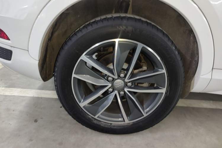 Used Audi Q3 2018 30 TFSI Fashion Edition Collector's Version Right Rear Wheel Hub