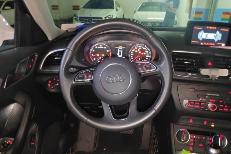 Used Audi Q3 2018 30th Anniversary Edition 30 TFSI Fashion Model Steering Wheel