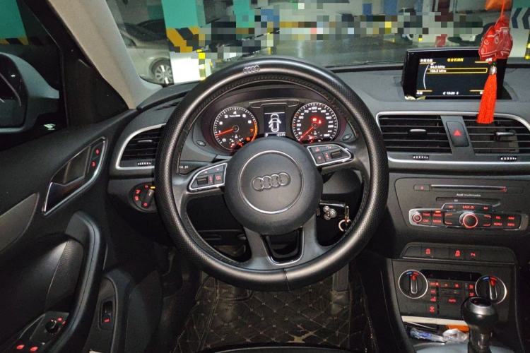 Used Audi Q3 2018 30th Anniversary Edition 30 TFSI Fashion Model Steering Wheel