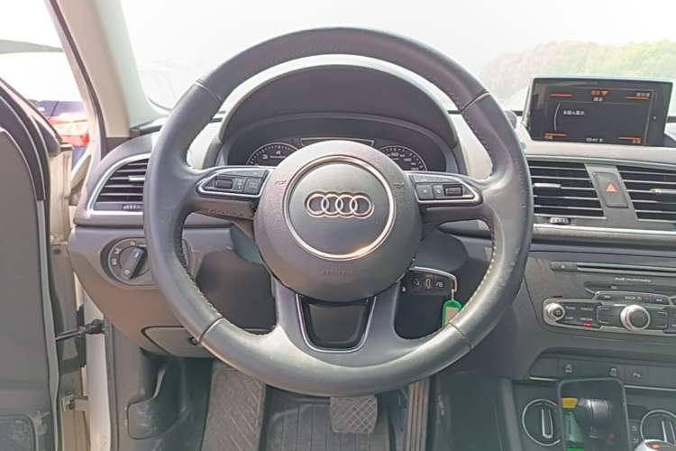 Used Audi Q3 2018 30th Anniversary Edition 30 TFSI Fashion Model Steering Wheel