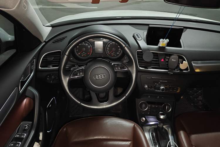 Used Audi Q3 2018 30th Anniversary Edition 30 TFSI Style Model Steering Wheel