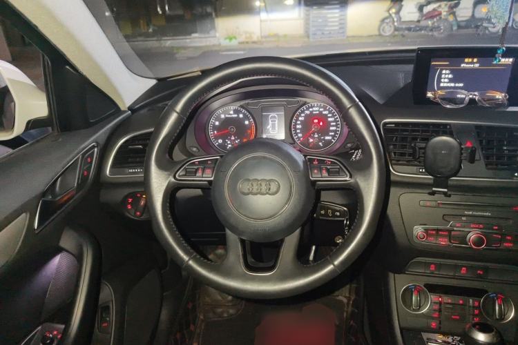 Used Audi Q3 2018 30th Anniversary Edition 30 TFSI Fashion Model Steering Wheel