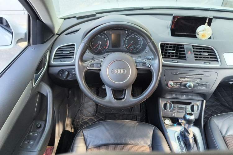 Used Audi Q3 2018 30th Anniversary Edition 30 TFSI Fashion Model Steering Wheel