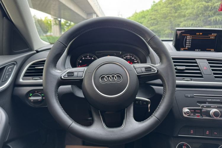 Used Audi Q3 2018 30th Anniversary Edition 30 TFSI Fashion Model Steering Wheel