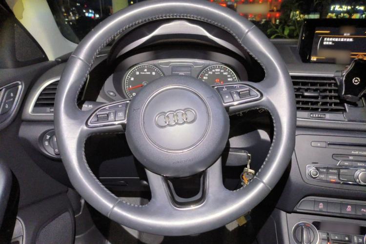 Used Audi Q3 2018 30th Anniversary Edition 30 TFSI Fashion Model Steering Wheel