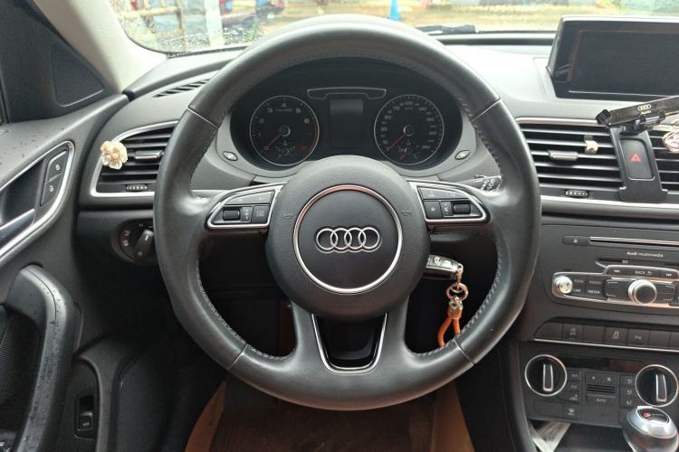 Used Audi Q3 2018 30th Anniversary Edition 30 TFSI Fashion Model Steering Wheel