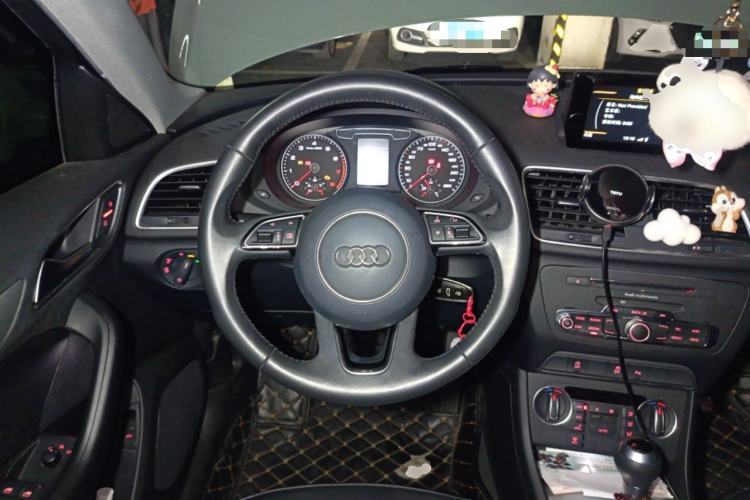 Used Audi Q3 2018 30th Anniversary Edition 30 TFSI Fashion Model Steering Wheel
