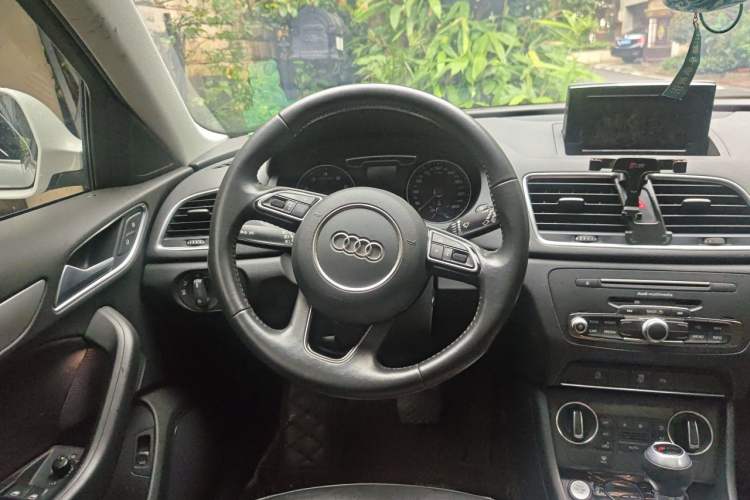 Used Audi Q3 2018 30th Anniversary Edition 30 TFSI Fashion Model Steering Wheel