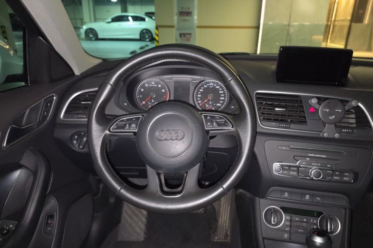 Used Audi Q3 2018 30th Anniversary Edition 30 TFSI Fashion Model Steering Wheel