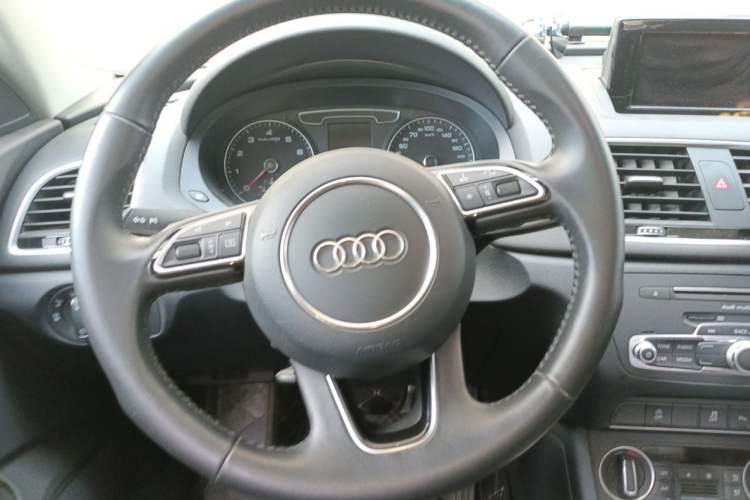 Used Audi Q3 2018 30th Anniversary Edition 35 TFSI quattro all-wheel-drive sport model Steering Wheel