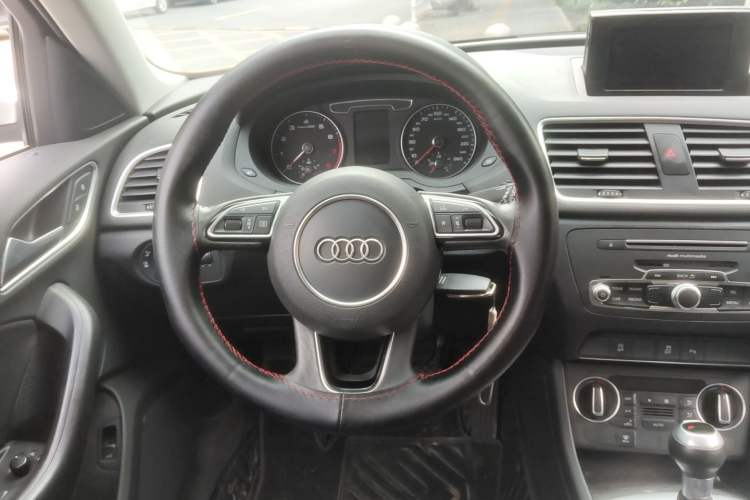 Used Audi Q3 2018 30th Anniversary Edition 35 TFSI Fashion Model Steering Wheel