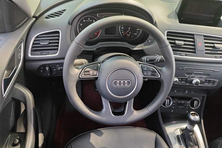 Used Audi Q3 2018 30th Anniversary Edition 30 TFSI Fashion Model Steering Wheel