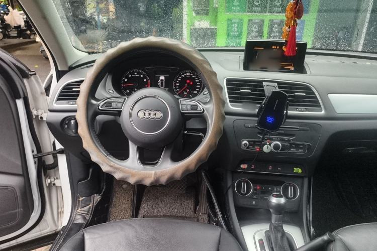 Used Audi Q3 2018 35 TFSI Fashion Edition Collector's Model Steering Wheel