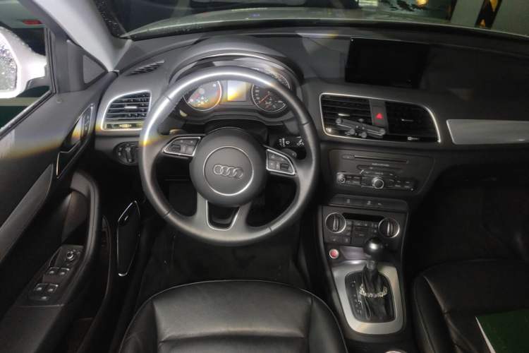Used Audi Q3 2018 30th Anniversary Edition 30 TFSI Style Model Steering Wheel