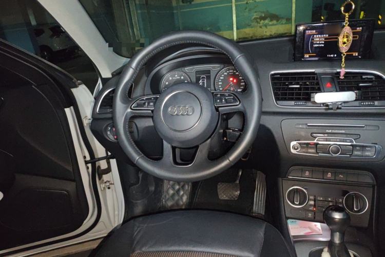 Used Audi Q3 2018 30th Anniversary Edition 30 TFSI Fashion Model Steering Wheel