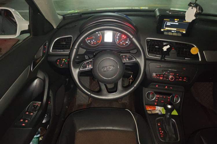 Used Audi Q3 2018 30 TFSI Fashion Edition Collector's Version Steering Wheel
