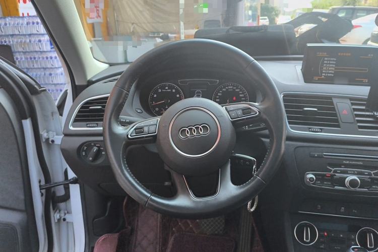 Used Audi Q3 2018 35 TFSI Fashion Edition Collector's Model Steering Wheel