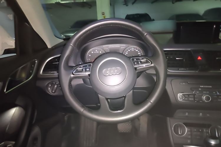 Used Audi Q3 2018 30th Anniversary Edition 30 TFSI Fashion Model Steering Wheel