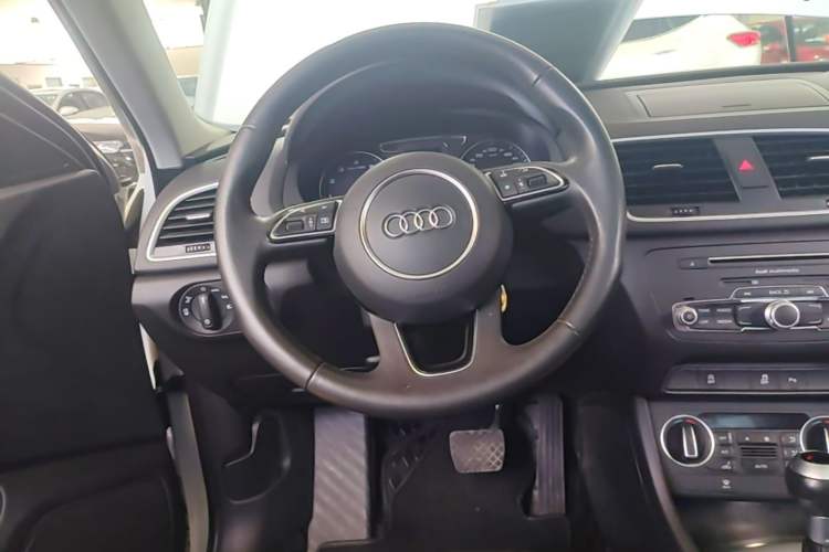 Used Audi Q3 2018 30th Anniversary Edition 35 TFSI Fashion Model Steering Wheel