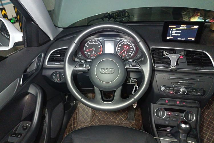 Used Audi Q3 2018 30th Anniversary Edition 30 TFSI Fashion Model Steering Wheel