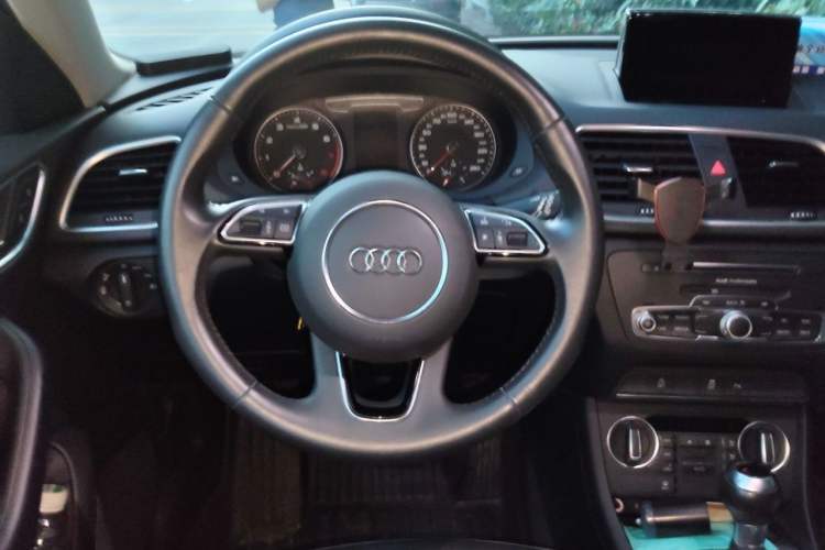 Used Audi Q3 2018 30 TFSI Fashion Edition Collector's Version Steering Wheel
