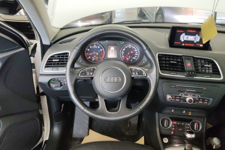 Used Audi Q3 2018 35 TFSI Fashion Edition Collector's Model Steering Wheel