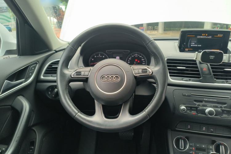 Used Audi Q3 2018 30th Anniversary Edition 30 TFSI Fashion Model Steering Wheel