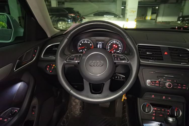 Used Audi Q3 2018 30 TFSI Fashion Edition Collector's Version Steering Wheel