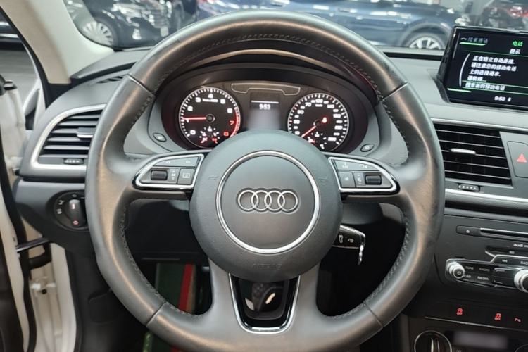 Used Audi Q3 2018 35 TFSI Fashion Edition Collector's Model Steering Wheel