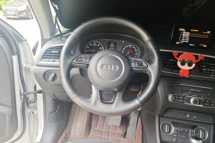 Used Audi Q3 2018 35 TFSI Fashion Edition Collector's Model Steering Wheel