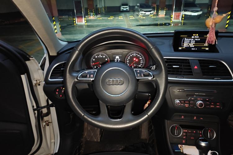 Used Audi Q3 2018 30 TFSI Fashion Edition Collector's Model Steering Wheel