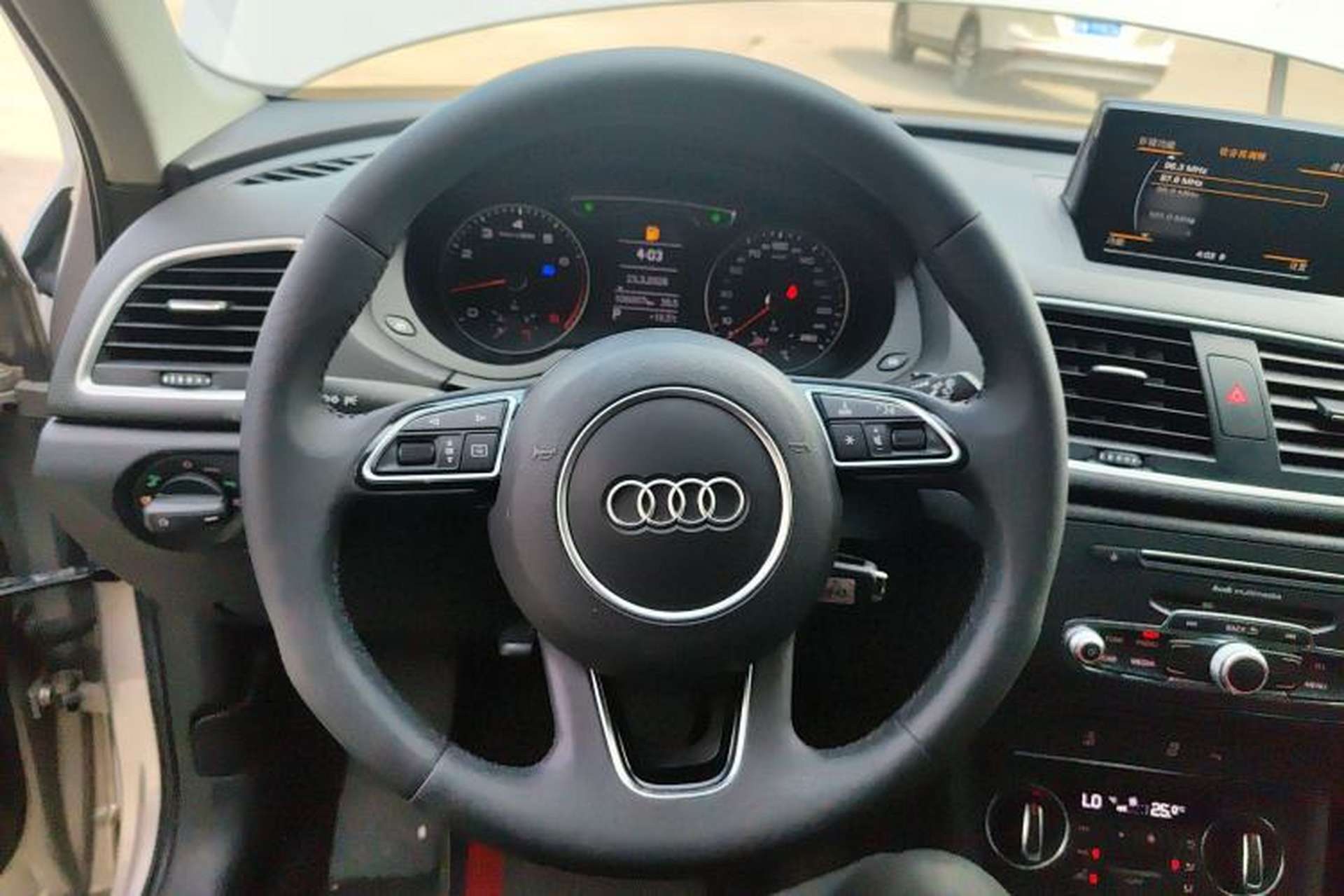 Used Audi Q3 2018 35 TFSI Fashion Edition Collector's Model Steering Wheel