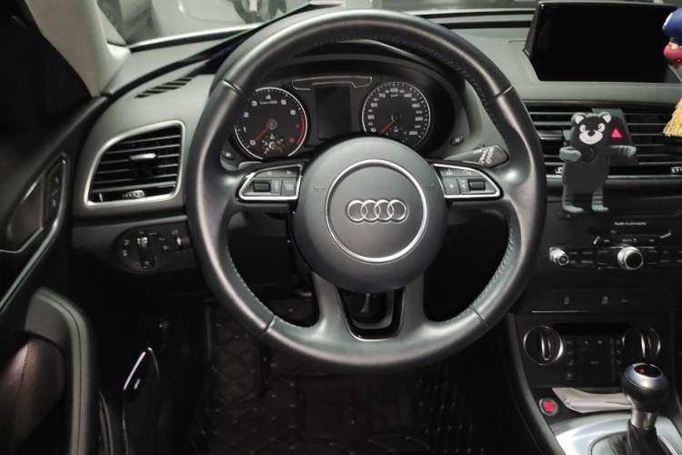 Used Audi Q3 2018 30th Anniversary Edition 30 TFSI Style Model Steering Wheel